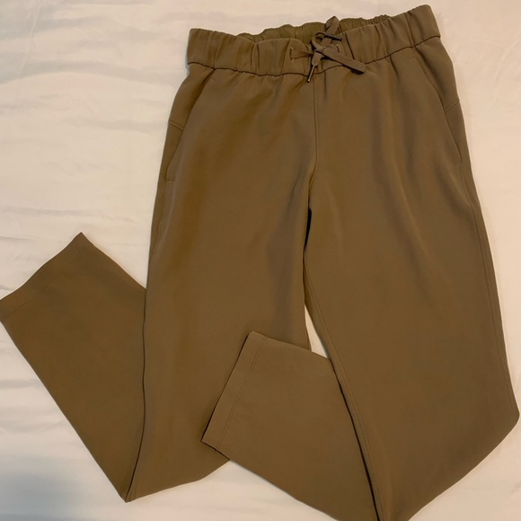 khaki woven “on the fly” lulu pants size 4 - Picture 1 of 2